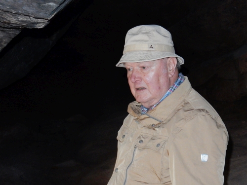 Walter Ehescheid in der Weidental-Höhle