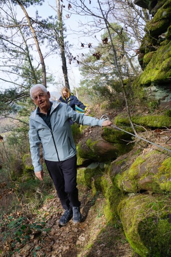 Ganz ungefährlich ist der Zugang zum  Hockerstein nicht