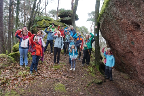 Gruppenfoto am Felsentor am Rothenberg