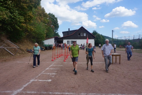 Es geht los zur Umrundung des Rothenbergs im Rahmen des Familiensportfestes des TSV Wernersberg